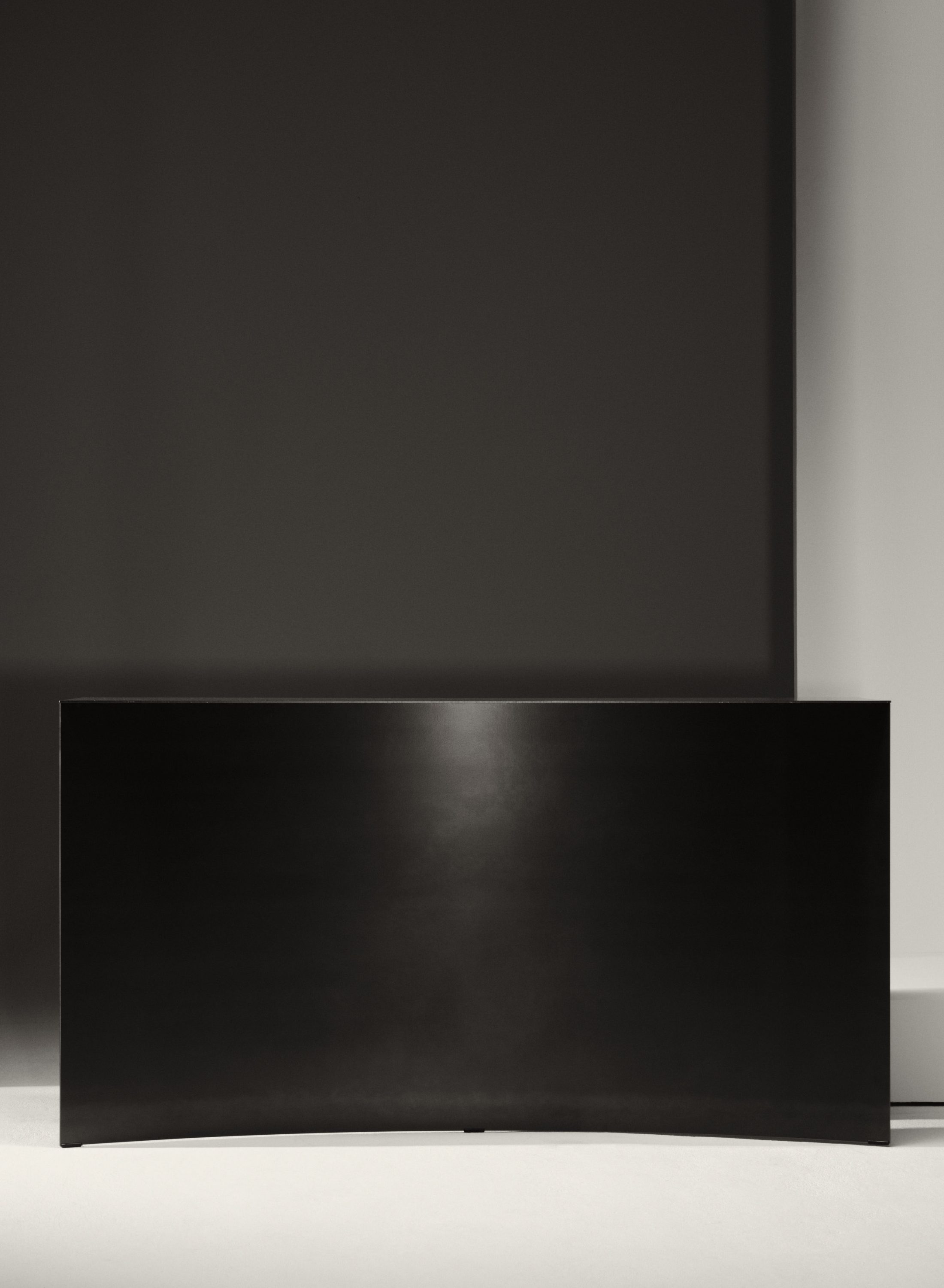 LUKE_EVANS_WALLPAPER_INTERORS_2022_12