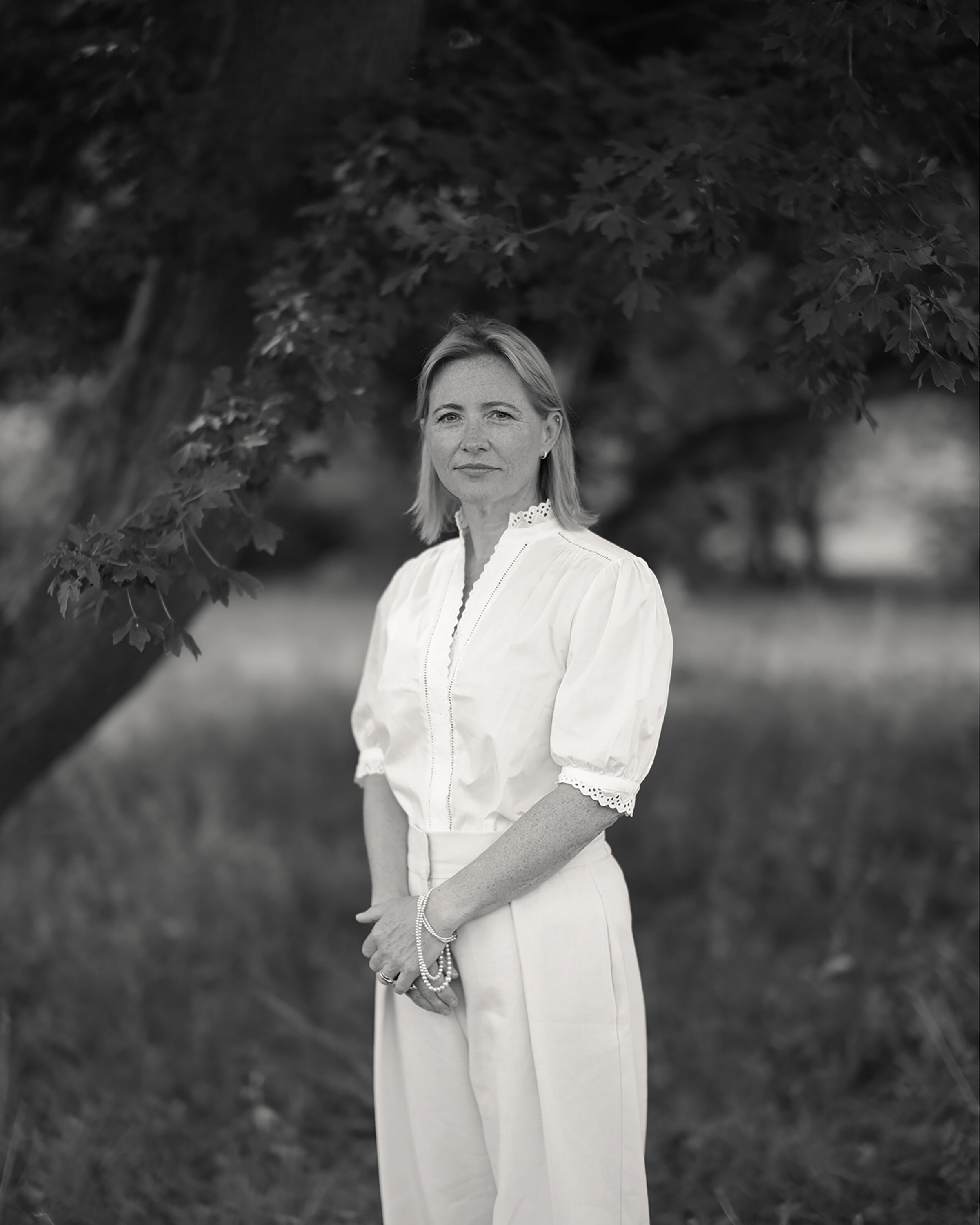 wrenagency_alystomlinson_Rachel Upthegrove MBE, Professor of Psychiatry, photographed in the Wolfson College Gardens, Oxford (2025) © Alys Tomlinson