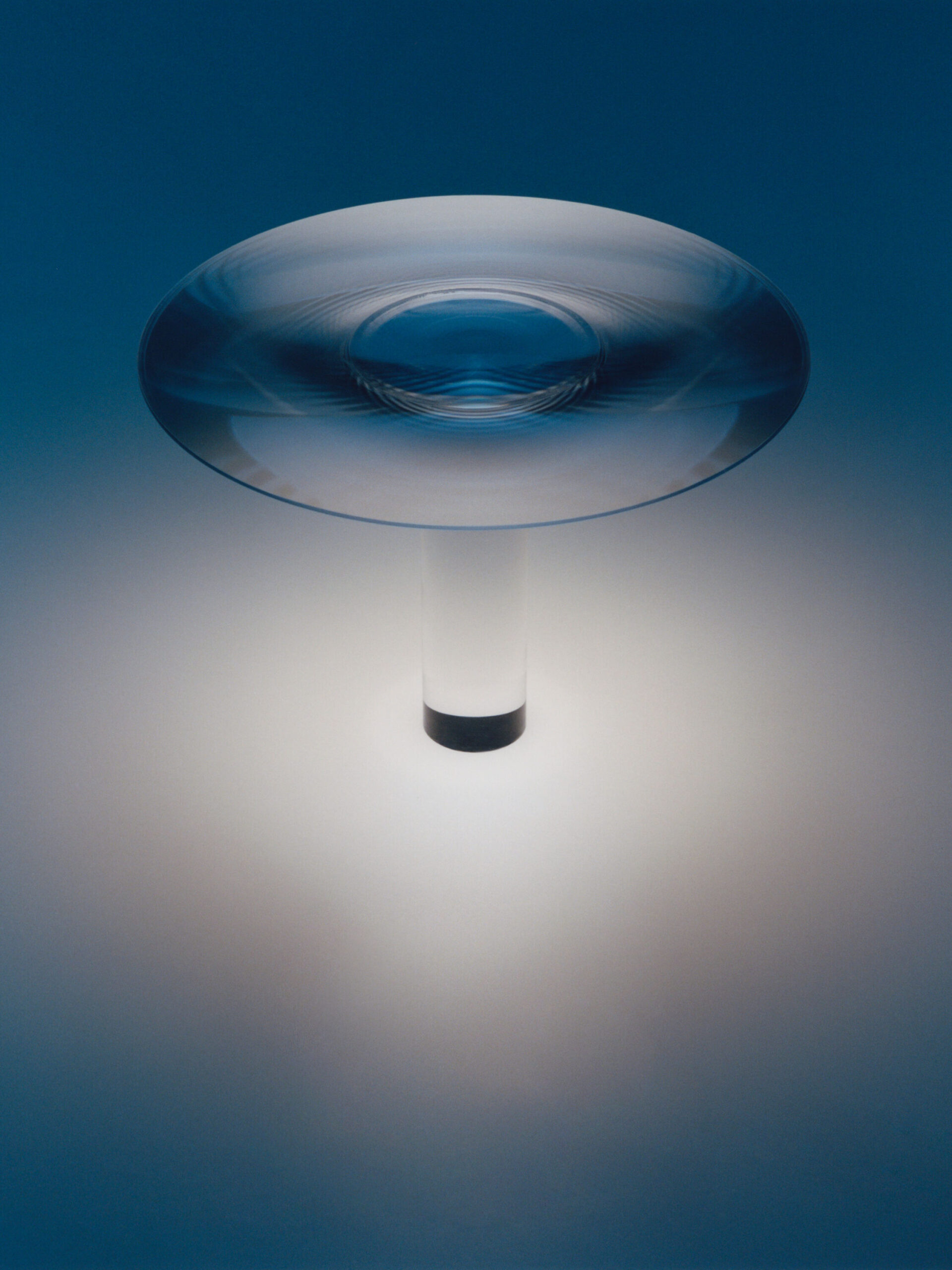 LUKE_EVANS_WEB_WALLPAPER_LIGHTING_11-2250x3000