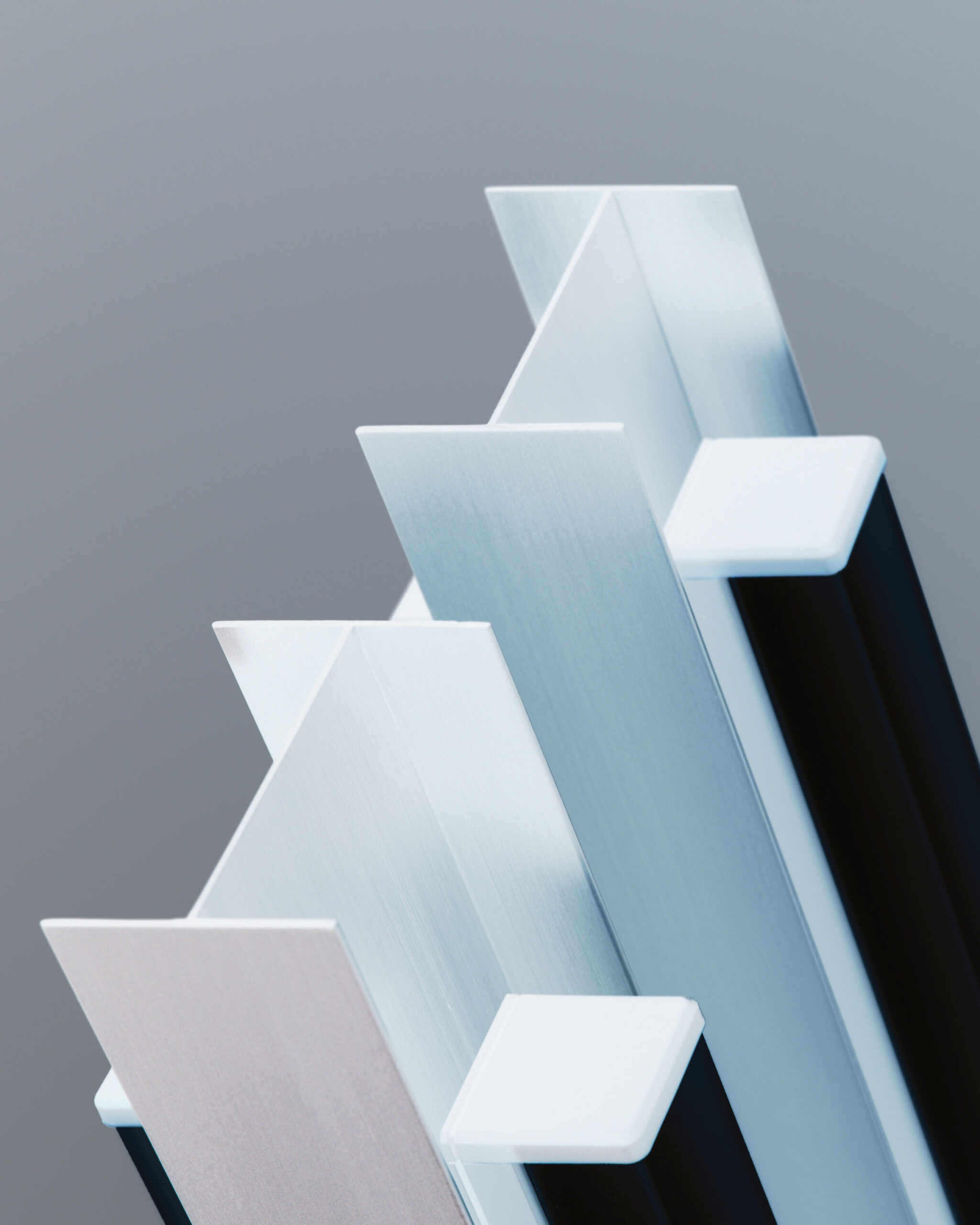 LUKE_EVANS_WEB_WALLPAPER_LIGHTING_13-2400x3000