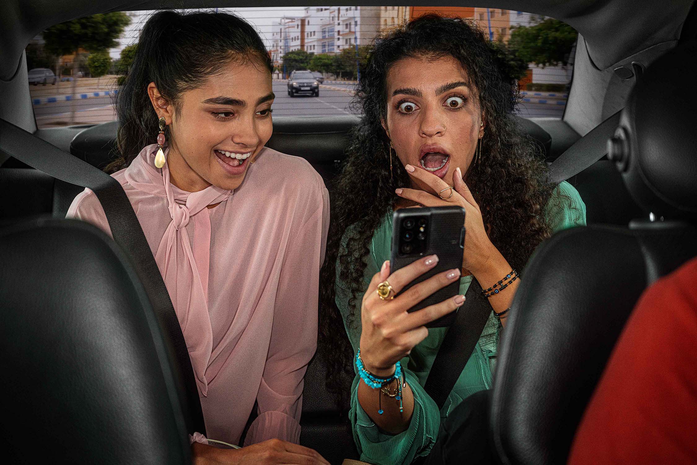 wrenagency_dougiewallace_panadol_Ride Share_PAN0669_V2HRfb_f